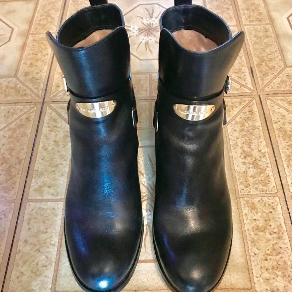 🖤 Michael Kors Arley Leather Ankle Boot 🖤